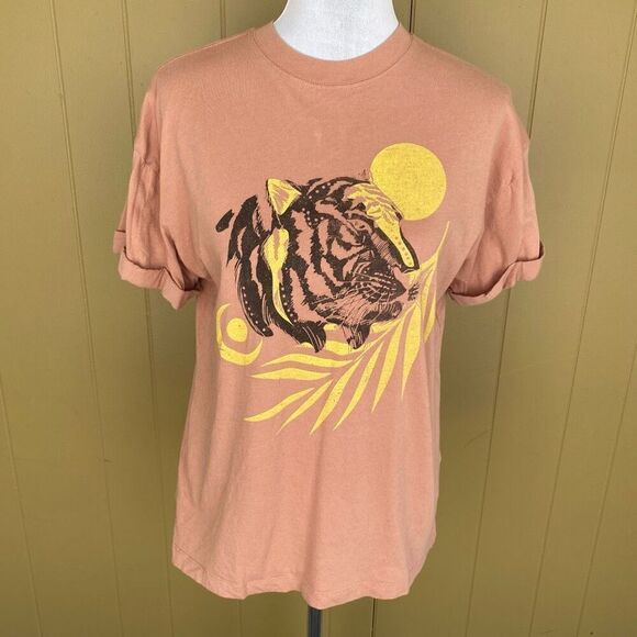 Girl dangerous women XS crewneck short sleeve oversize graphic print T-shirt - Picture 1 of 8